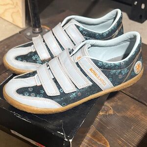 Royal Elastics - flower pattern